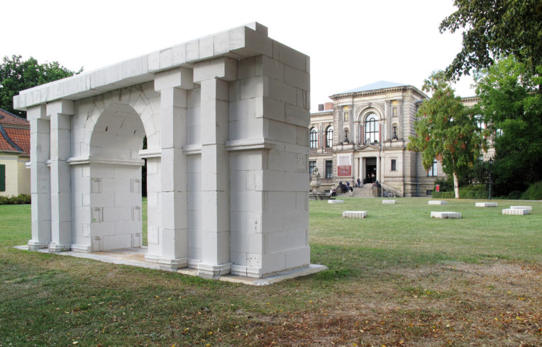 09_cbg_ruine_rotunde_5eur_2012_72dpi-1