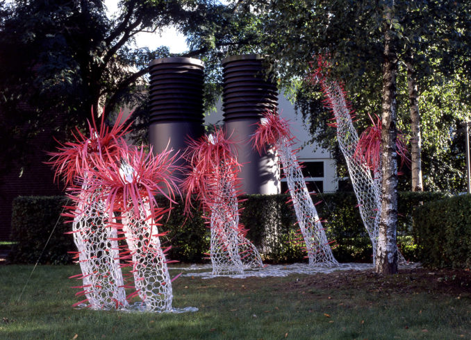 Module der Serie II, 2005, Kunststoffbänder, Styropor, Nylonfäden, Höhe ca. 100 - 250 cm Gruppenausstellung 
