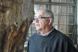 Josef Lang in seinem Atelier; Foto: Anita Brockmann