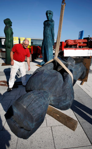 Skulpturen vor der Messe in Stuttgart; Foto: Gottfried Stoppel