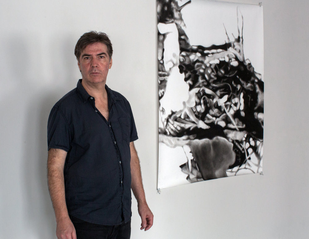 Peter Hock neben „Unscharf“ in der Ausstellung „Blackdance“, Zentrum für aktuelle Kunst, Zitadelle Spandau (mit Timo Herbst), Berlin, Sept. 2018 © Peter Hock, Foto: Matthias Reichelt