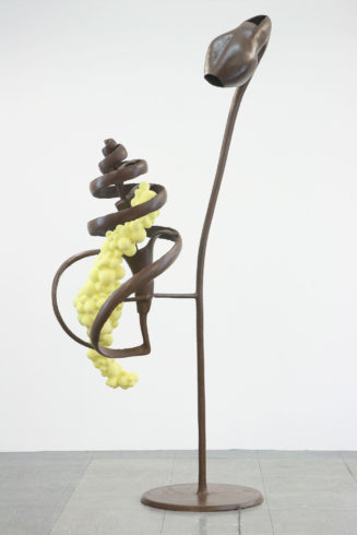 Venusmaschine, 2013, Papiermaché, elektrischer Ventilator, 242 x 108 x 75 cm VG Bild-Kunst, Bonn 2020/ Kirsten Krüger, Foto: Kirsten Krüger