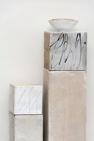Kuben 15 x 15 x 15 cm und 20 x 20 x 20 cm, Acryl-Mischtechniken, Collage, Gesso, Blattsilber mit Tusche 2013.