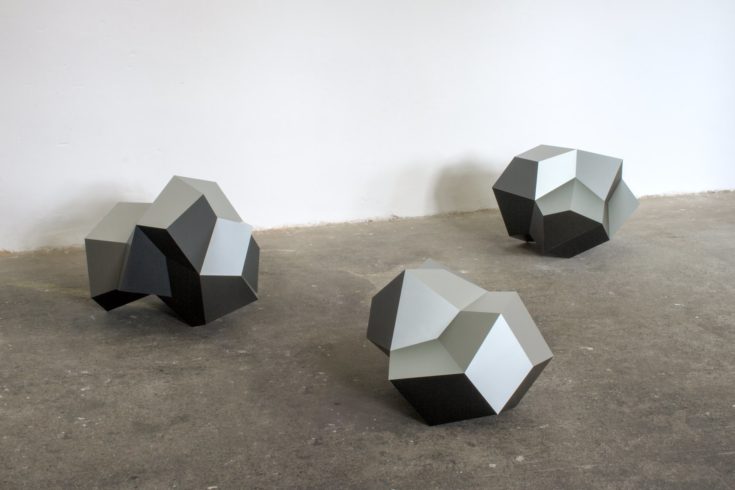 Lumps, 2010, aluminium on plastic, each ca. 40 x 55 x 45 cm Foto: Peter Wackernagel