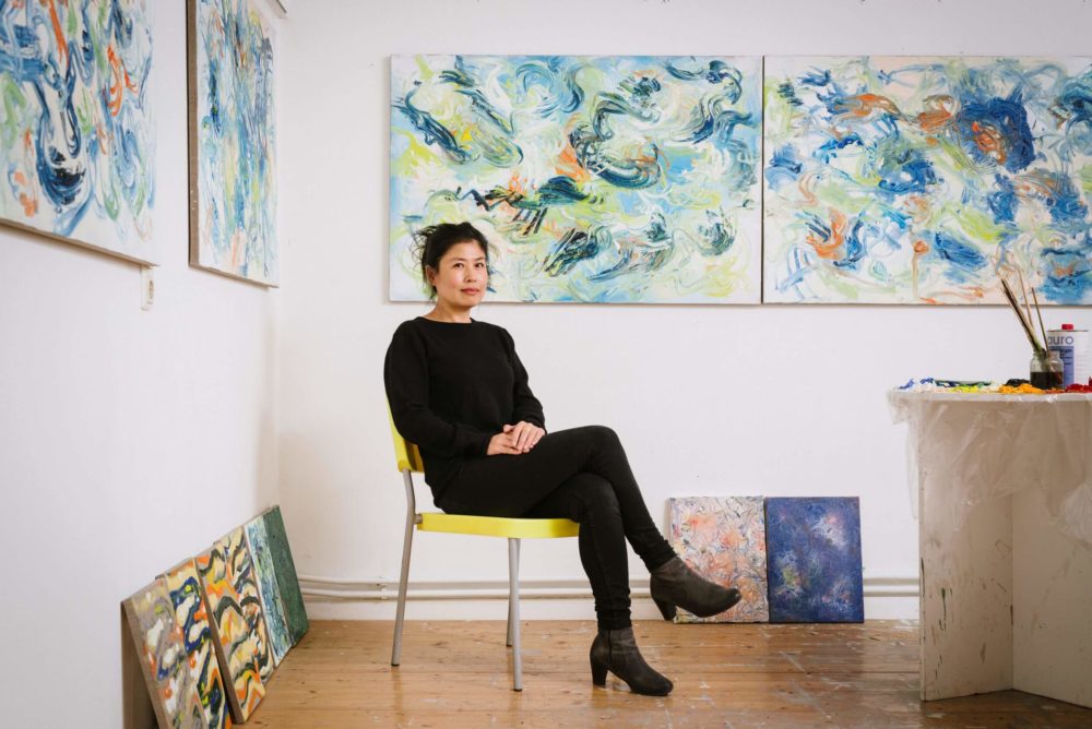 Chunqing Huang in ihrem Atelier mit Bildern aus der Serie Wandering in Absolute Freedom Foto: Sebastian Schramm
