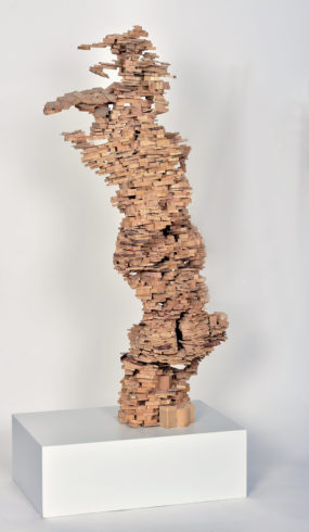 Balance, 2021 (Detail), Eichen- und Nussbaumholz © Manfred Holtkamp, Foto: J. L. Maeso Madroñero